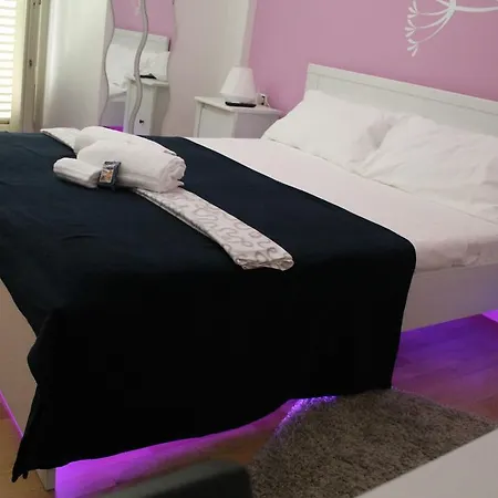 My Center Station Bed & Breakfast